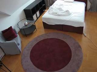 voyeurcam-julmodels-whitebed-1