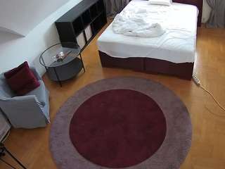 voyeurcam-julmodels-whitebed-1