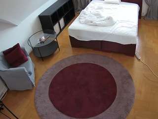 voyeurcam-julmodels-whitebed-1