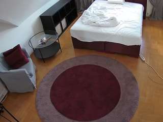 voyeurcam-julmodels-whitebed-1