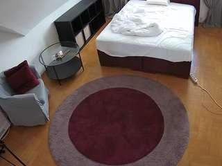 voyeurcam-julmodels-whitebed-1