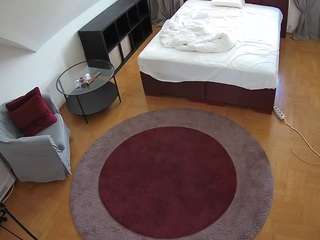 voyeurcam-julmodels-whitebed-1