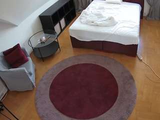 voyeurcam-julmodels-whitebed-1