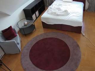 voyeurcam-julmodels-whitebed-1