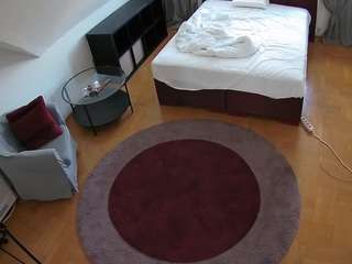voyeurcam-julmodels-whitebed-1