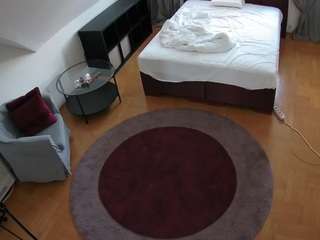 voyeurcam-julmodels-whitebed-1