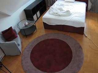 voyeurcam-julmodels-whitebed-1