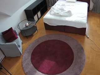 voyeurcam-julmodels-whitebed-1