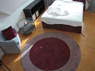 voyeurcam-julmodels-whitebed-1