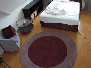voyeurcam-julmodels-whitebed-1