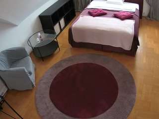 voyeurcam-julmodels-whitebed-1