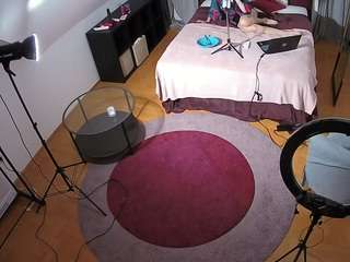 voyeurcam-julmodels-whitebed-1