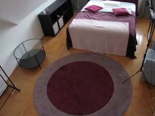 voyeurcam-julmodels-whitebed-1