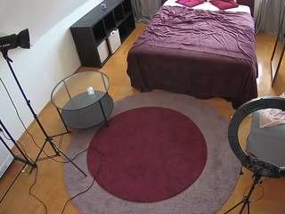 voyeurcam-julmodels-whitebed-1
