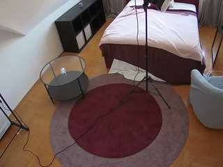 voyeurcam-julmodels-whitebed-1