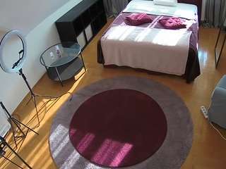 voyeurcam-julmodels-whitebed-1