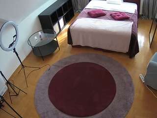 voyeurcam-julmodels-whitebed-1