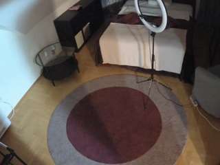 Julmodels Bedroom-C1 live cam — average, black hair, flash