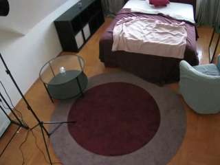 voyeurcam-julmodels-whitebed-1 camsoda