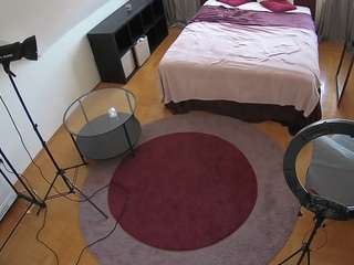 voyeurcam-julmodels-whitebed-1