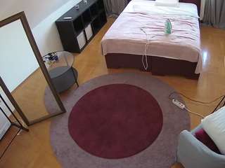 voyeurcam-julmodels-whitebed-1