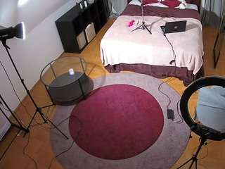 voyeurcam-julmodels-whitebed-1