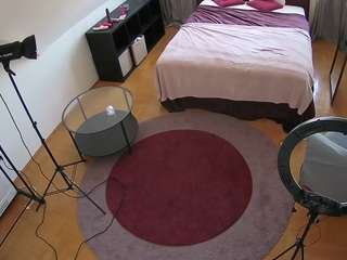 voyeurcam-julmodels-whitebed-1