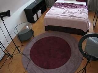 voyeurcam-julmodels-whitebed-1