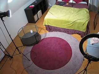 voyeurcam-julmodels-whitebed-1