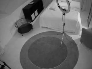 voyeurcam-julmodels-whitebed-1
