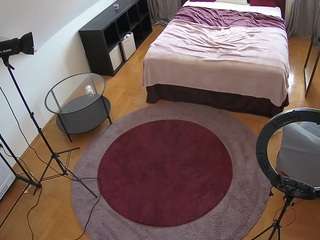 voyeurcam-julmodels-whitebed-1