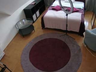 voyeurcam-julmodels-whitebed-1