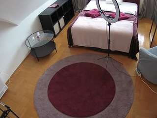 voyeurcam-julmodels-whitebed-1
