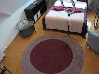 voyeurcam-julmodels-whitebed-1