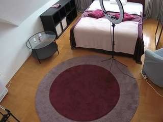 voyeurcam-julmodels-whitebed-1