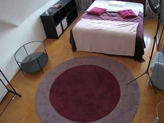 voyeurcam-julmodels-whitebed-1