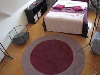 voyeurcam-julmodels-whitebed-1