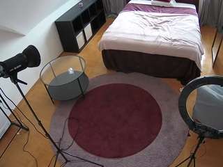voyeurcam-julmodels-whitebed-1