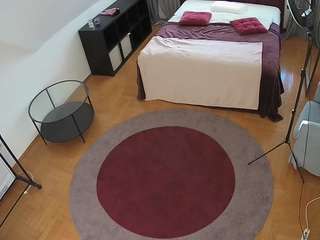 voyeurcam-julmodels-whitebed-1