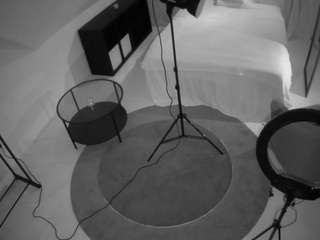 voyeurcam-julmodels-whitebed-1