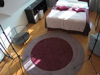 voyeurcam-julmodels-whitebed-1