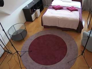 voyeurcam-julmodels-whitebed-1