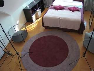 voyeurcam-julmodels-whitebed-1