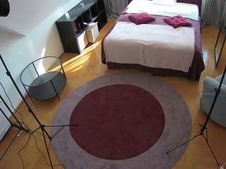 voyeurcam-julmodels-whitebed-1