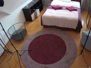 voyeurcam-julmodels-whitebed-1