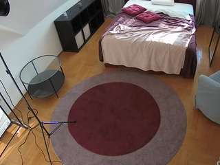 voyeurcam-julmodels-whitebed-1
