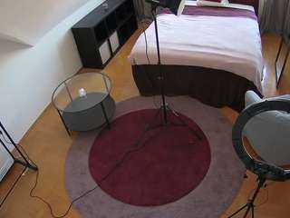 voyeurcam-julmodels-whitebed-1