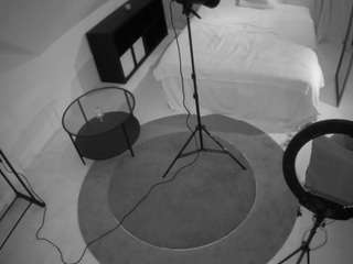 voyeurcam-julmodels-whitebed-1