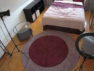 voyeurcam-julmodels-whitebed-1