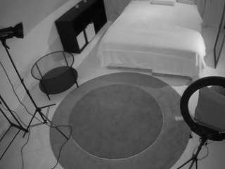 voyeurcam-julmodels-whitebed-1